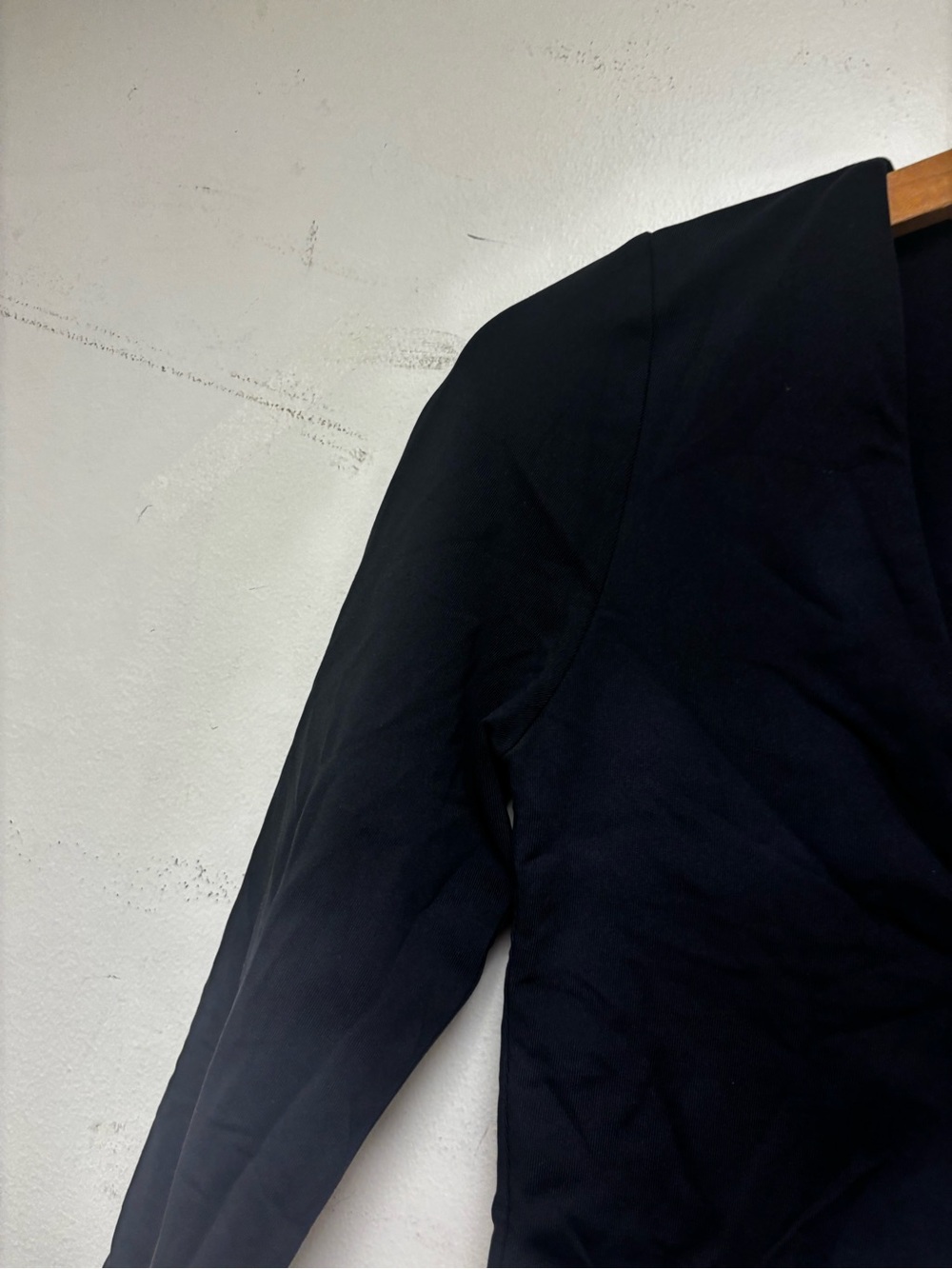 Babaton Contour V Neck Longsleeve Top - Picture 4 of 11